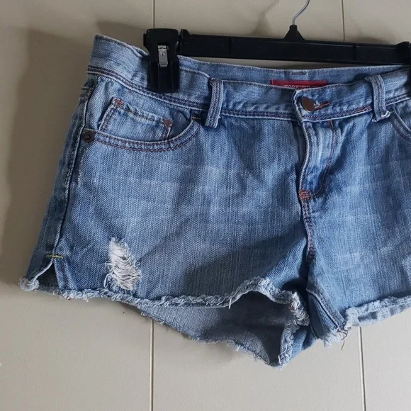 Forever 21 Light Wash Shorty Short Jean Frayed shorts - Picture 2 of 6
